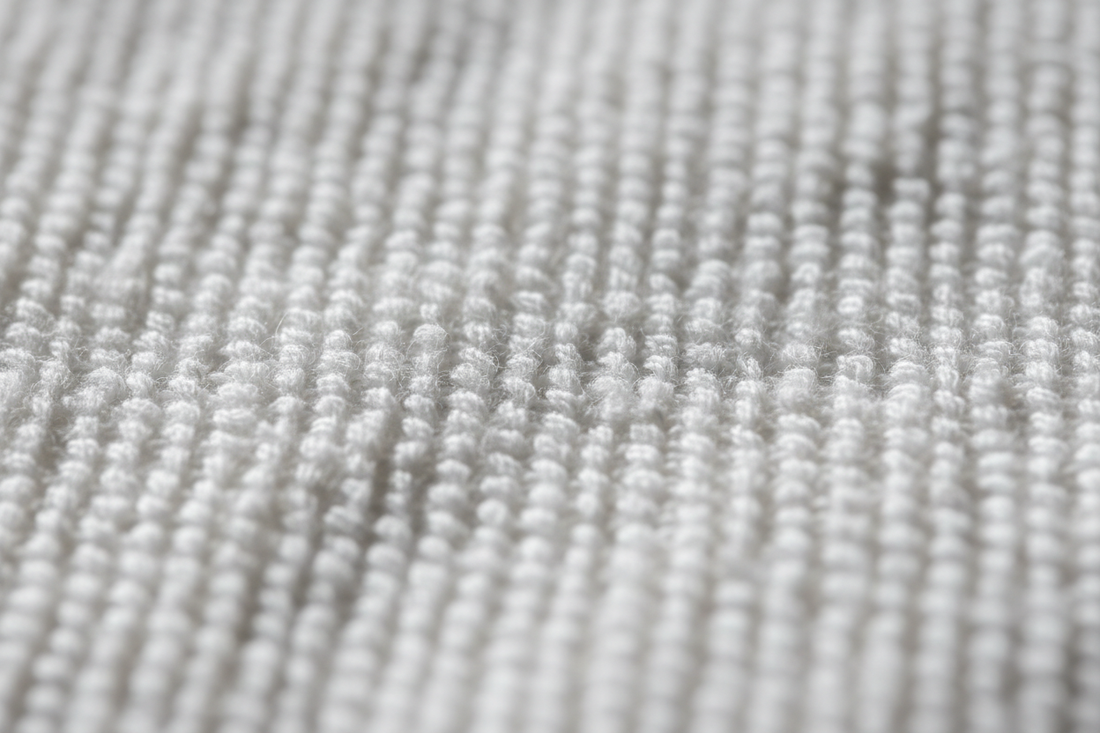 Why Some Bath Towels Feel “Stiff” Even When They’re New